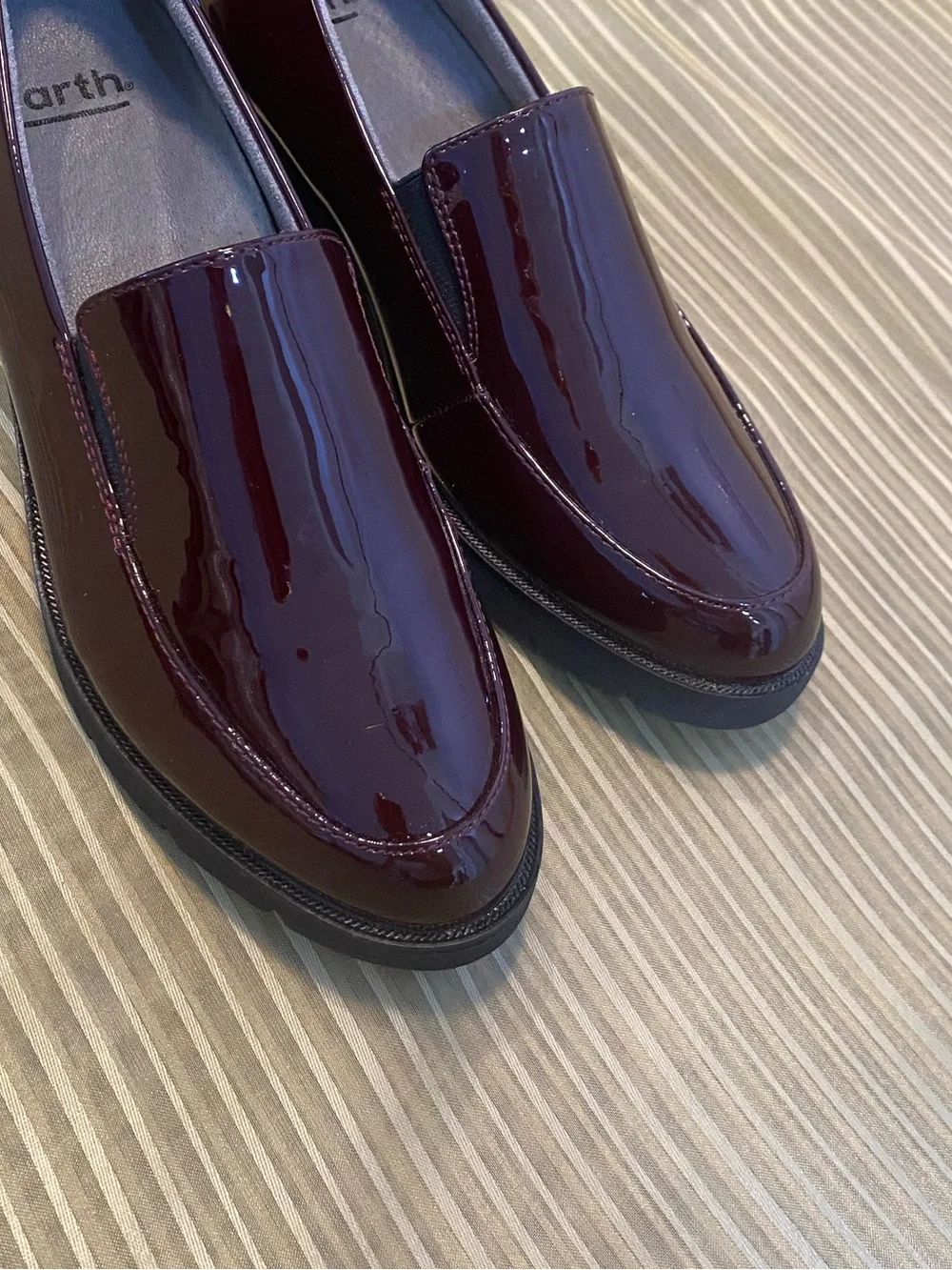 NWT EARTH women Burgundy brown Patent Glossy Leather platforms, size 7.5 - Picture 3 of 15